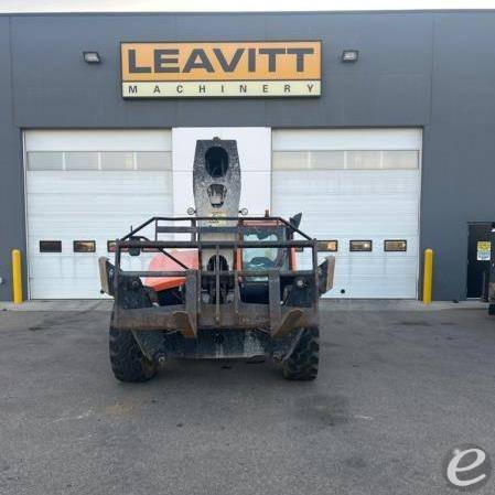 2016 JLG 1055