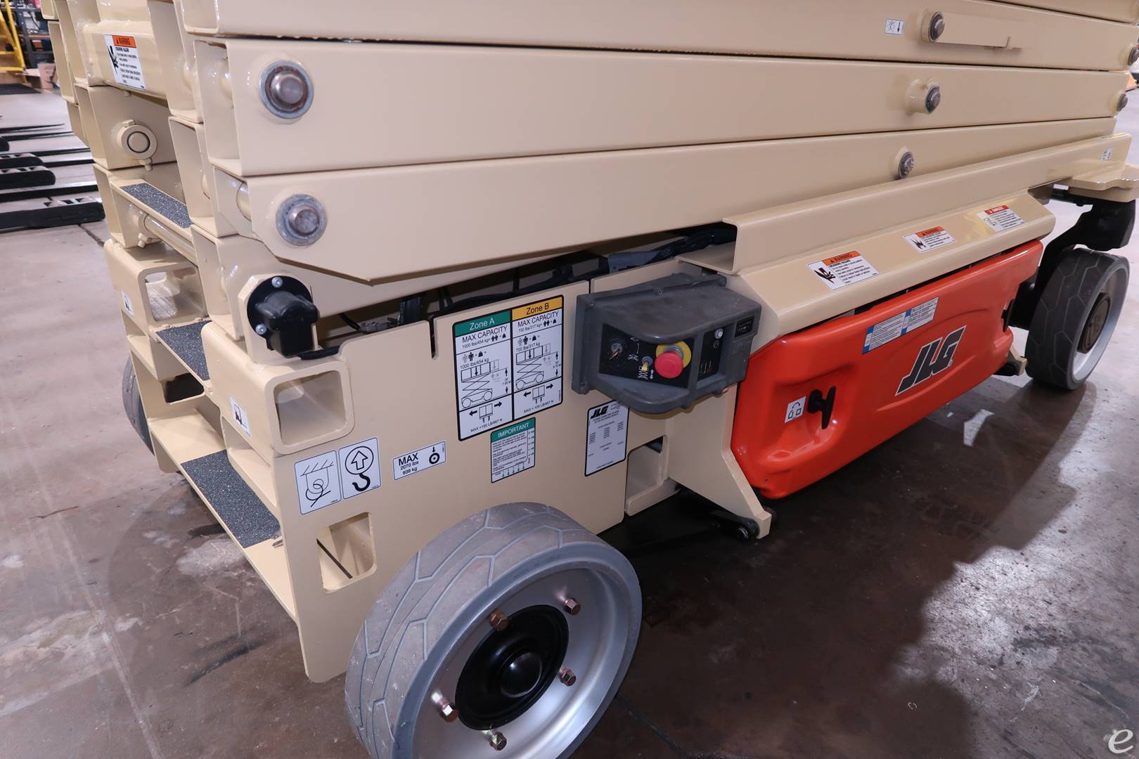 2015 JLG 3246ES
