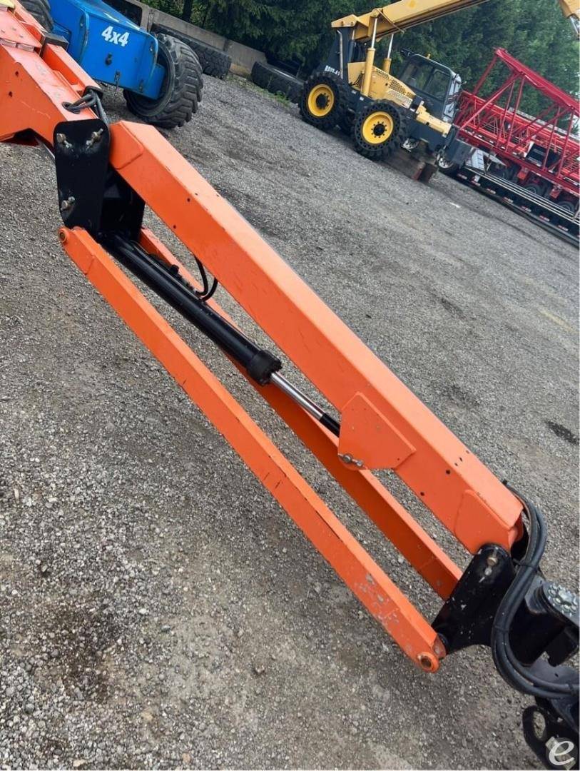 2017 JLG 660SJC