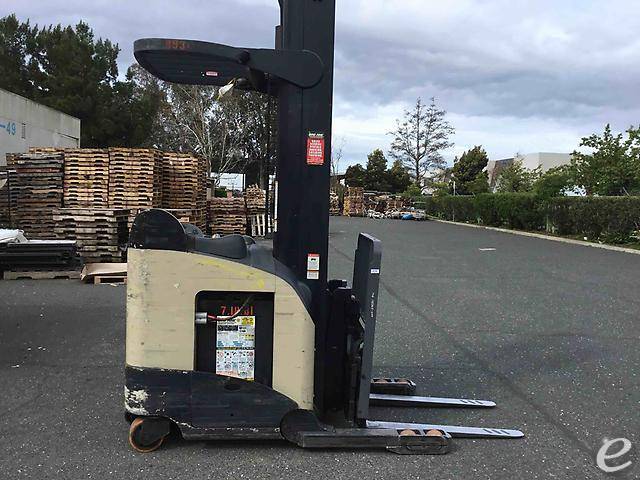 2005 Crown RD5225 Electric Reach Tr...