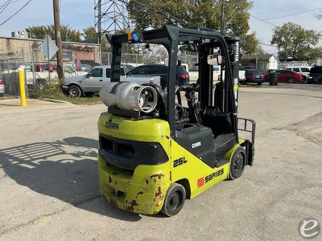 2021 Clark S25CL