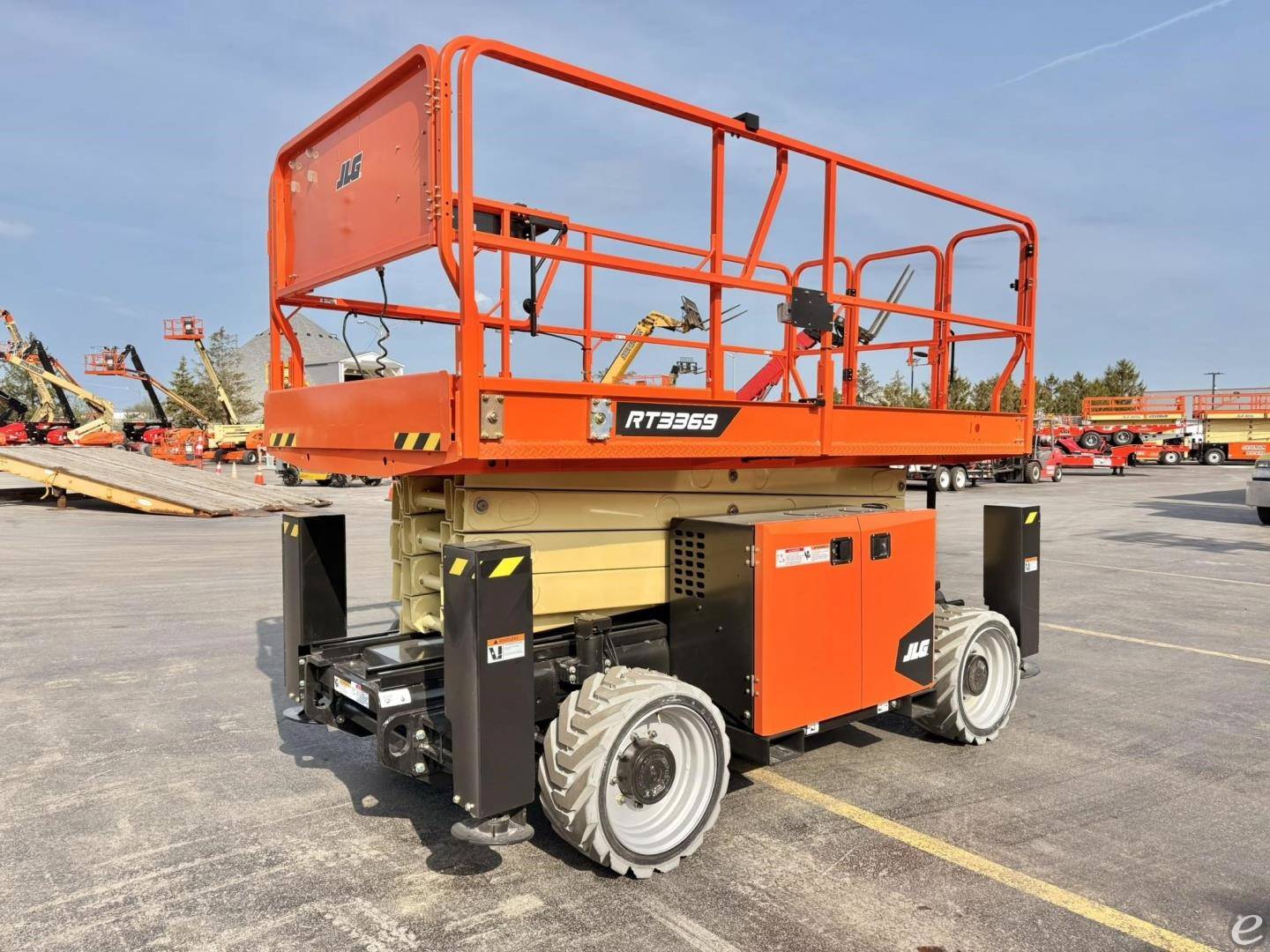 2025 JLG RT3369