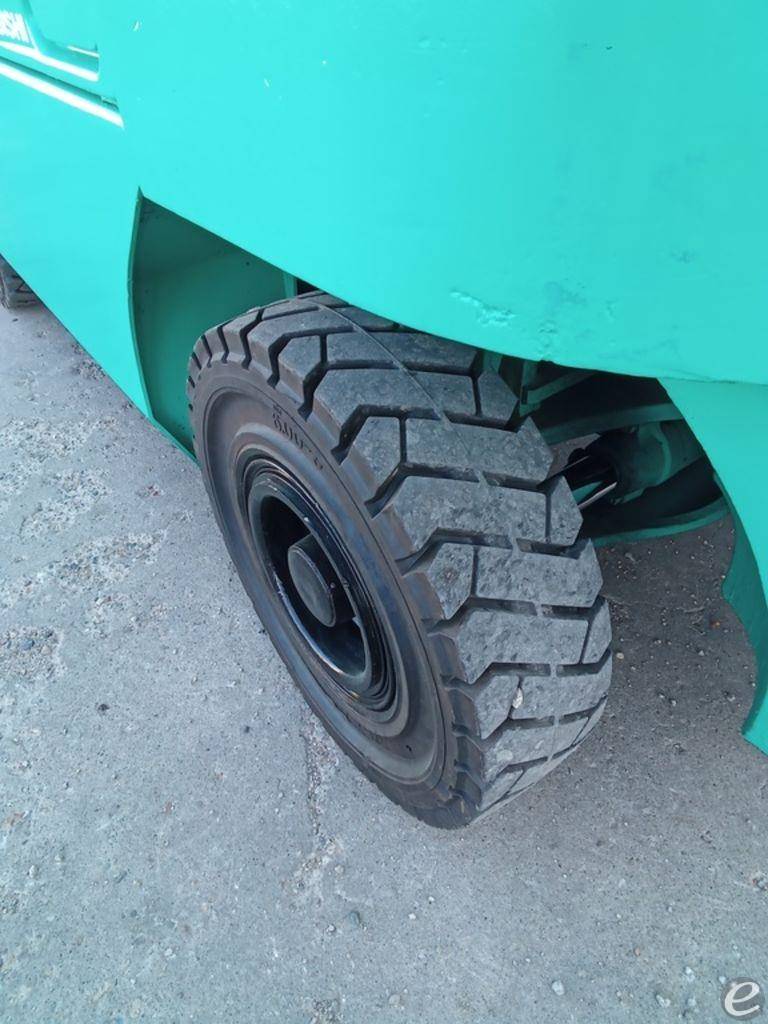 2015 Mitsubishi FD25N