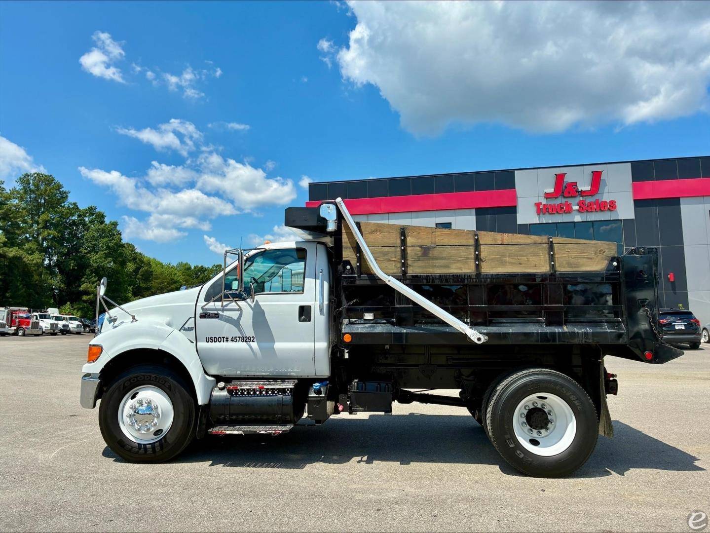 2015 Ford F750 XL SD
