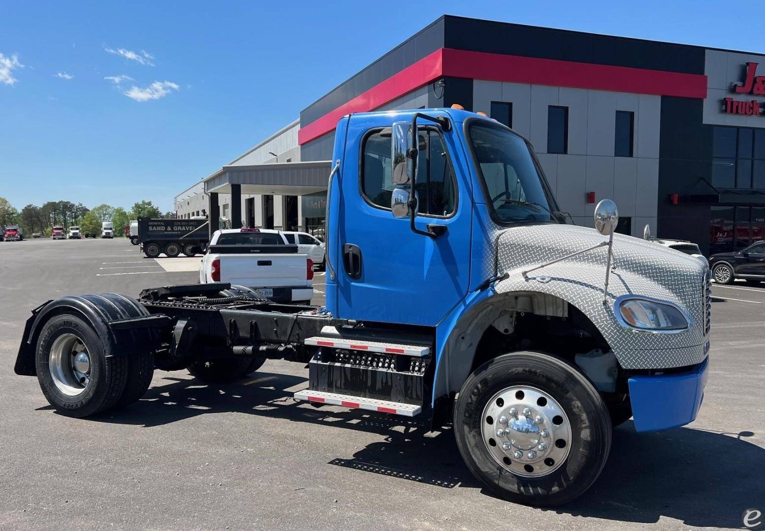 2013 Freightliner BUSINESS CLASS M2 106