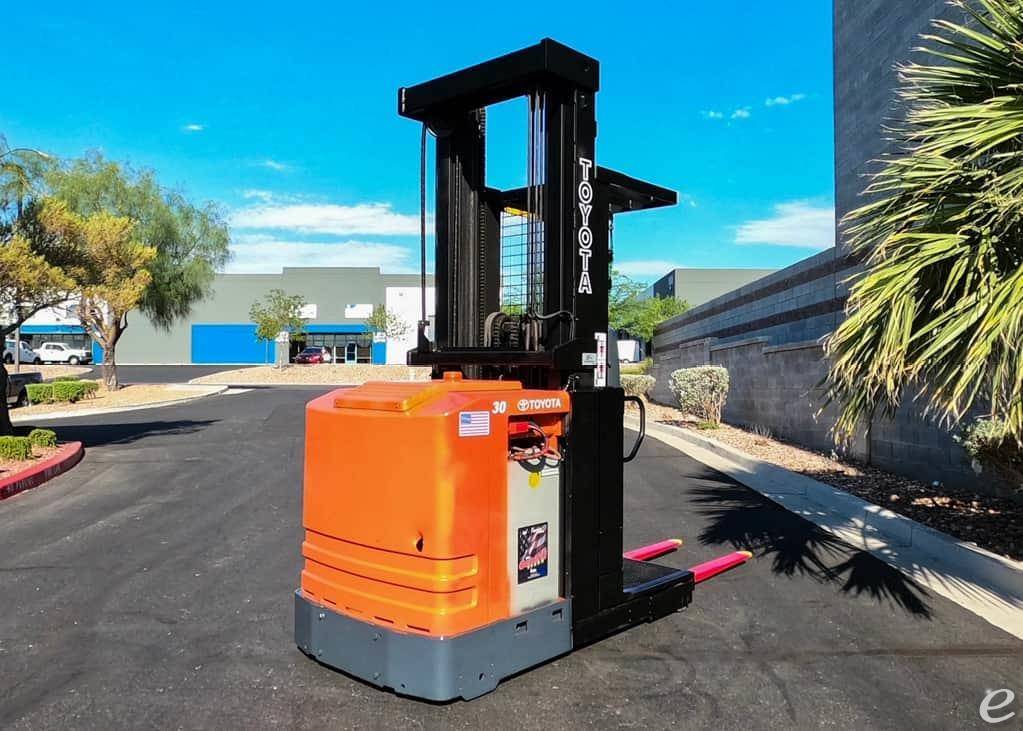 2010 Toyota 7BPUE15 Electric Order Picker - 123Forklift