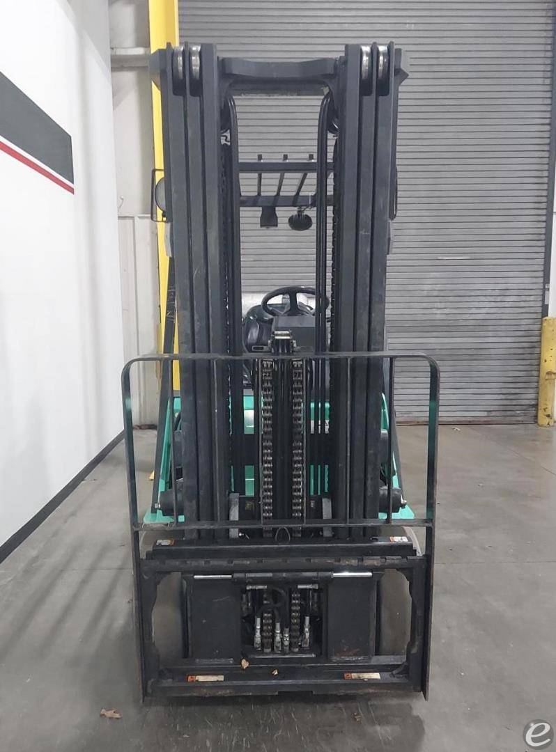 2015 Mitsubishi FGC33N