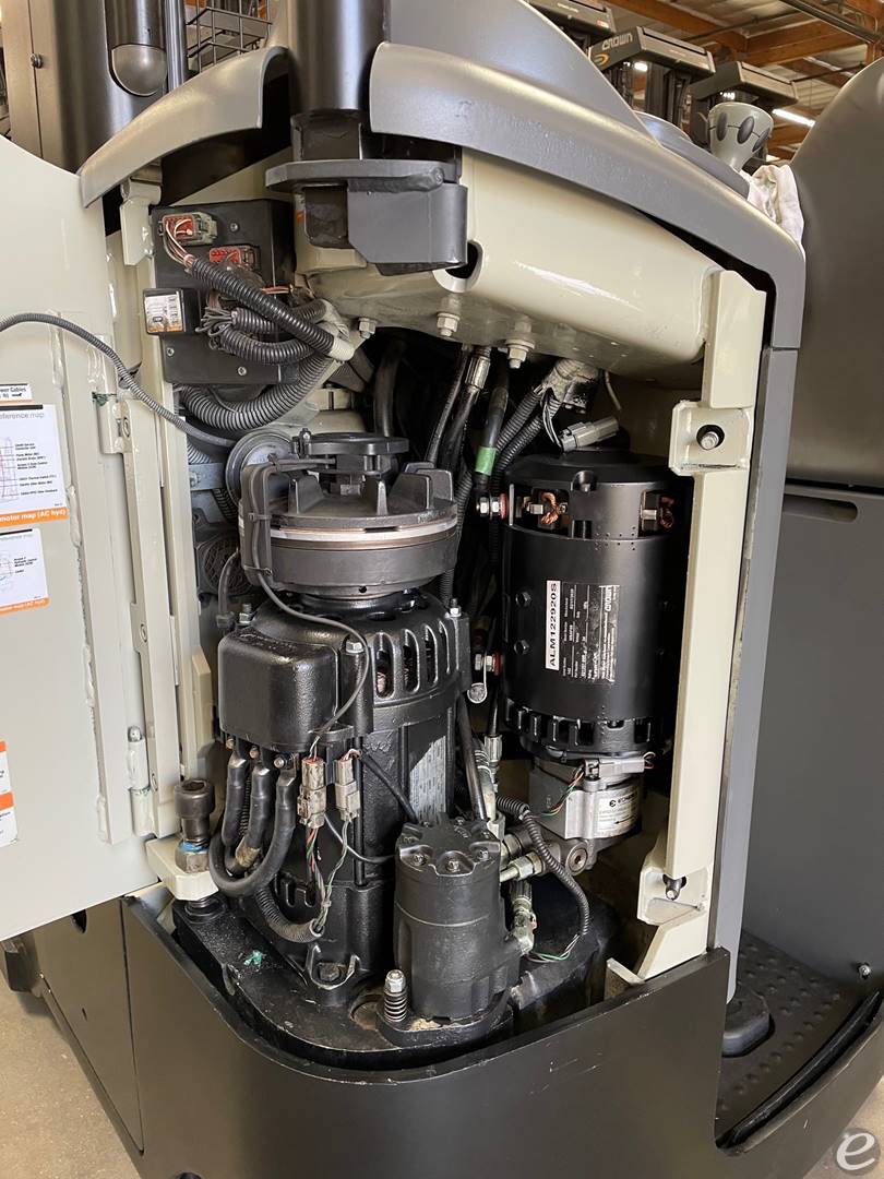 2010 Crown RR5715-35 RENTAL