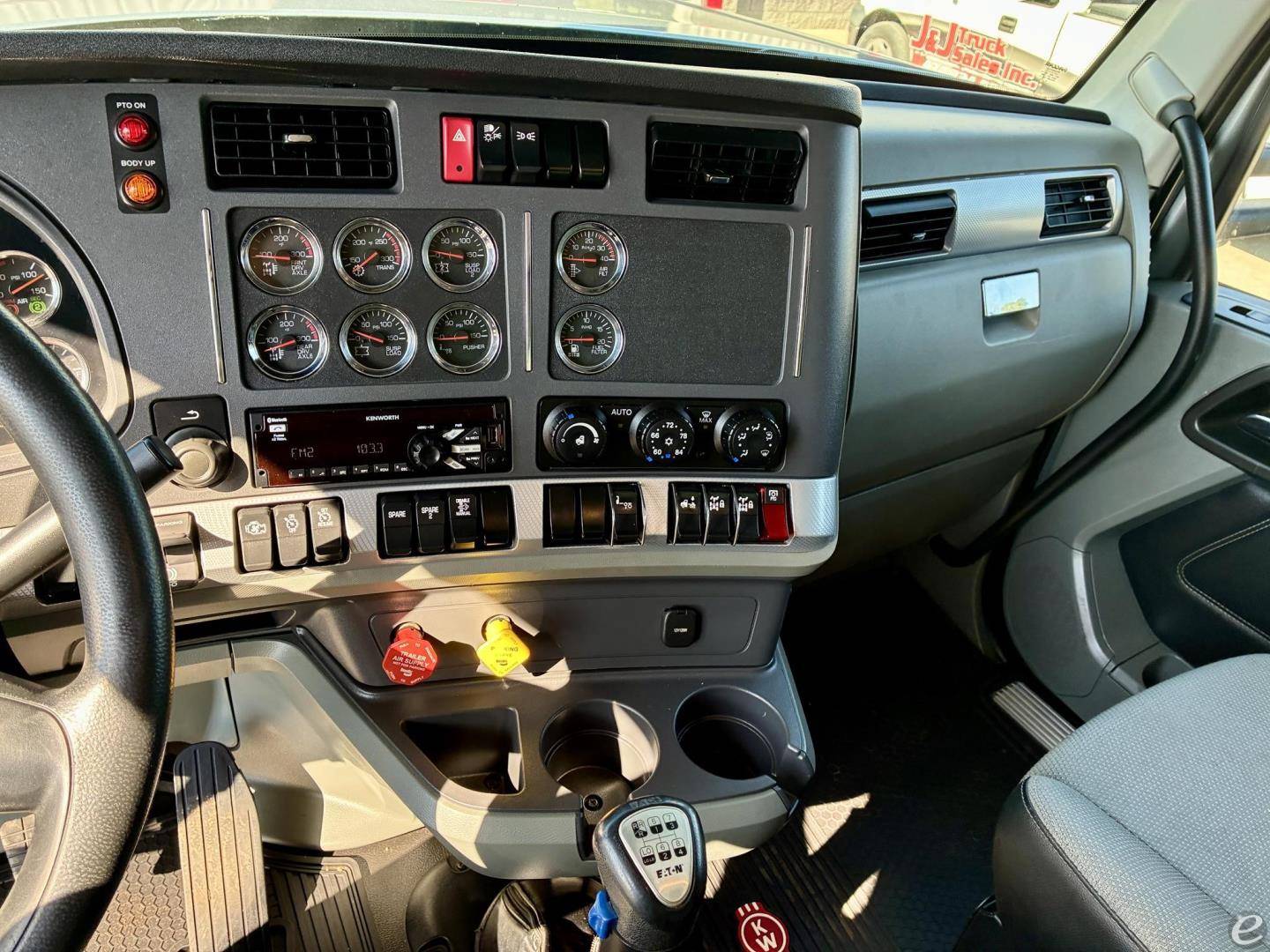 2020 Kenworth W990