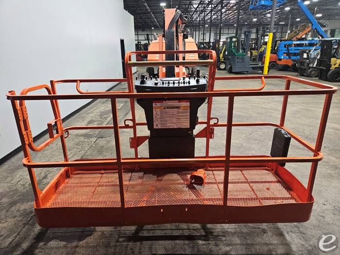 2017 JLG 660SJ