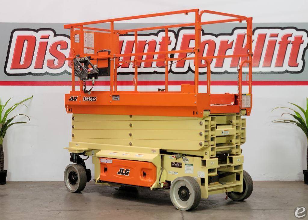2018 JLG 3246ES