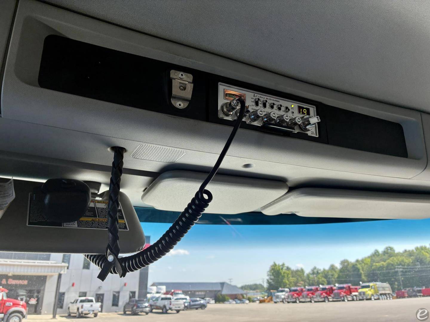 2025 Kenworth T880
