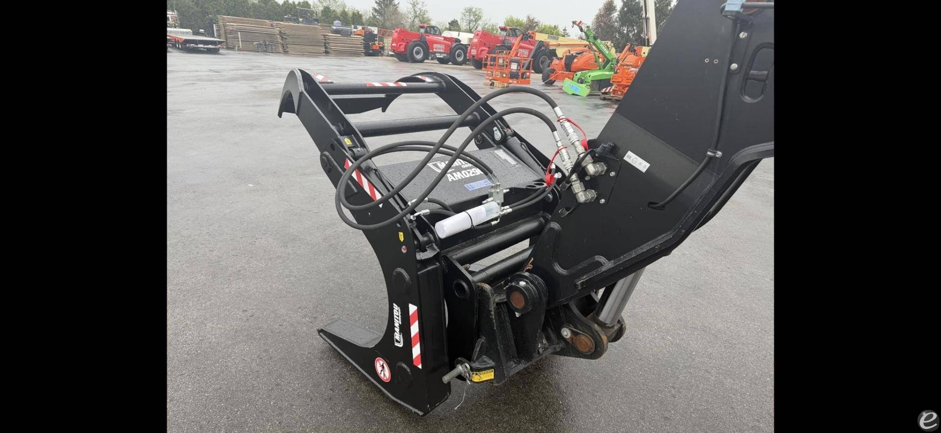 2025 Manitou WOOD CLAMP