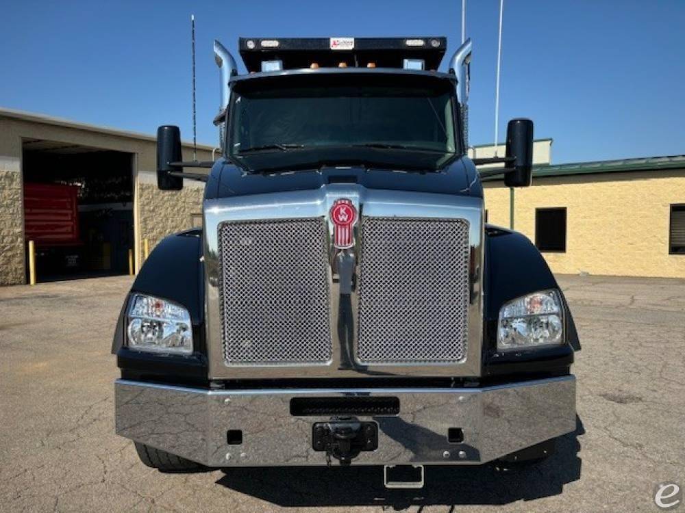 2025 Kenworth T880