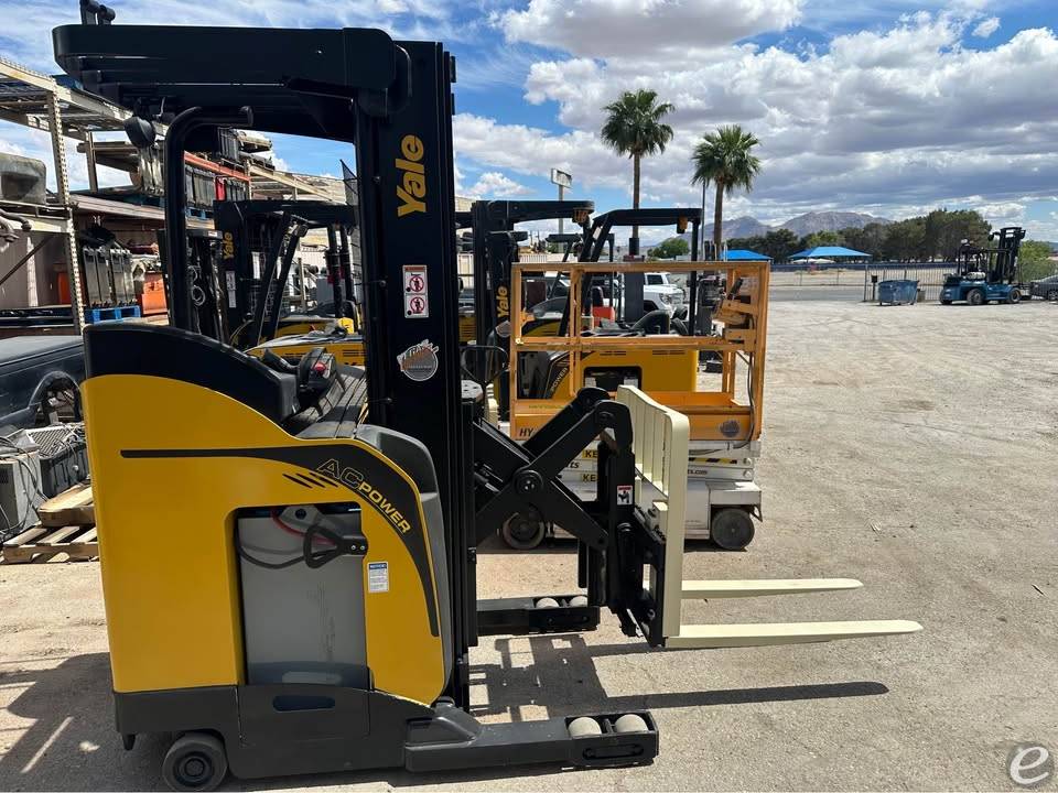 2019 Yale NR045EB