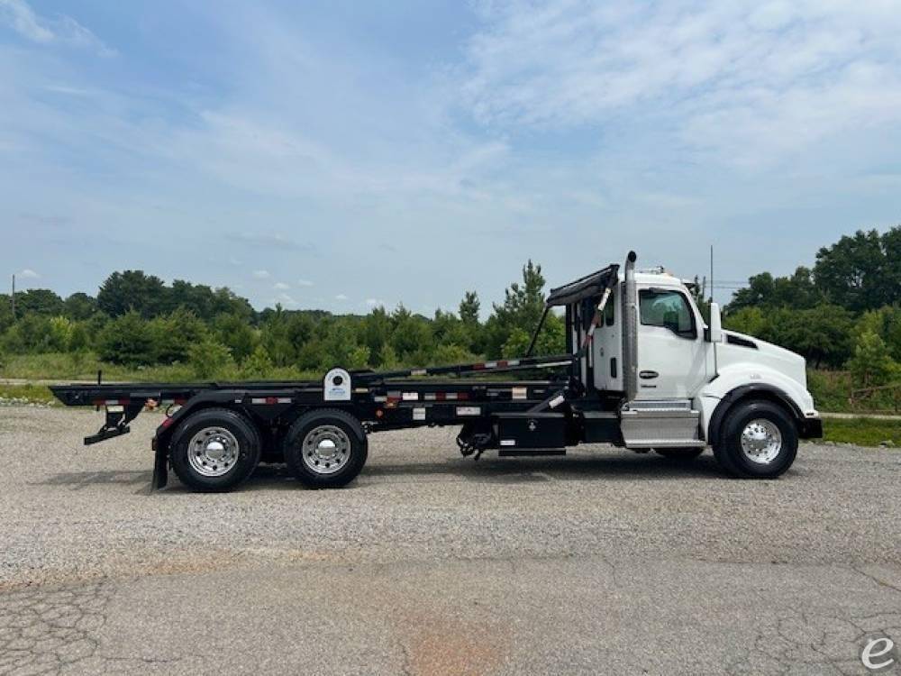 2024 Kenworth T880