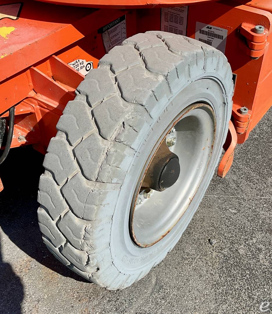 2015 JLG E300AJP
