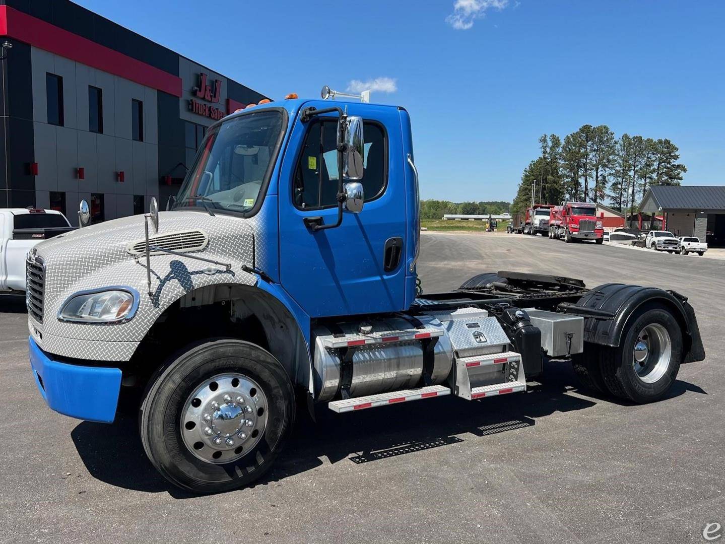 2013 Freightliner BUSINESS CLASS M2 106