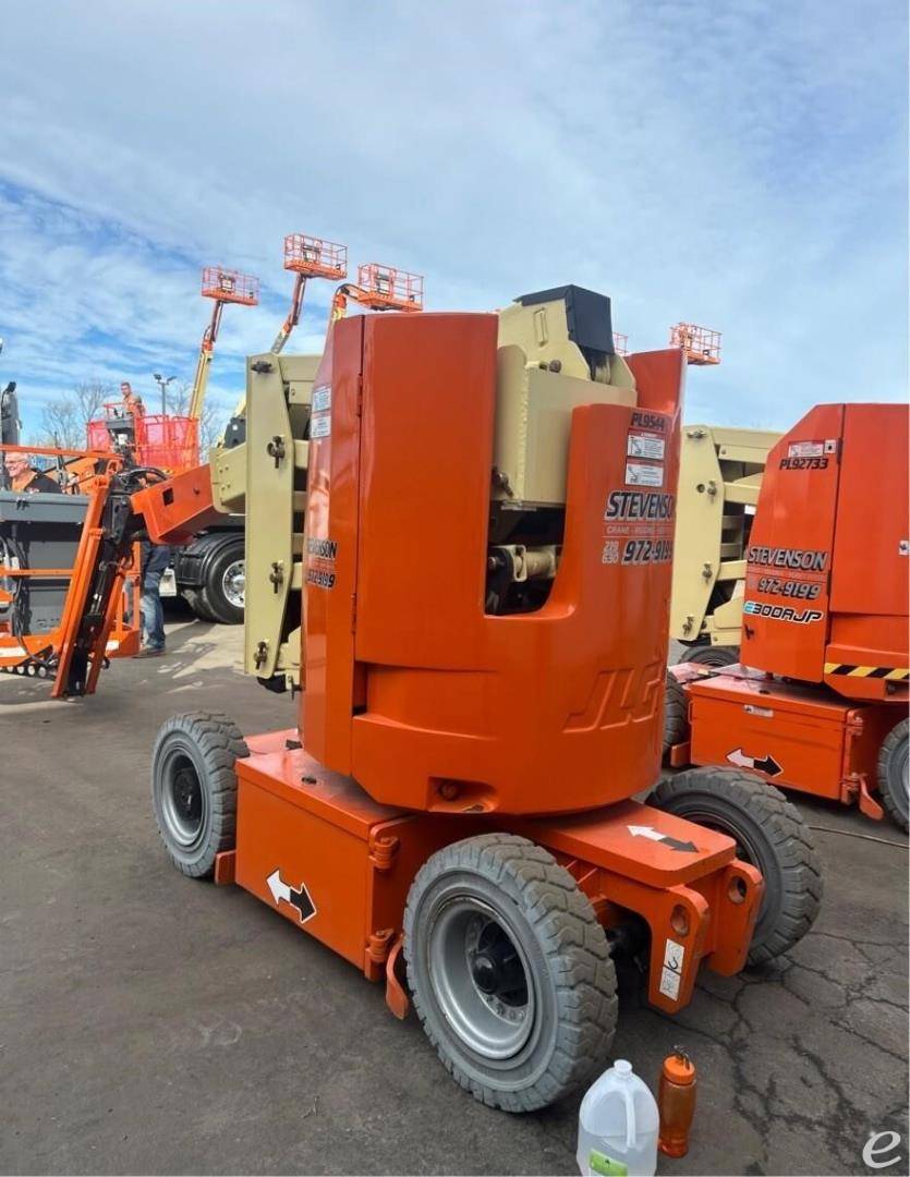 2015 JLG E300AJP