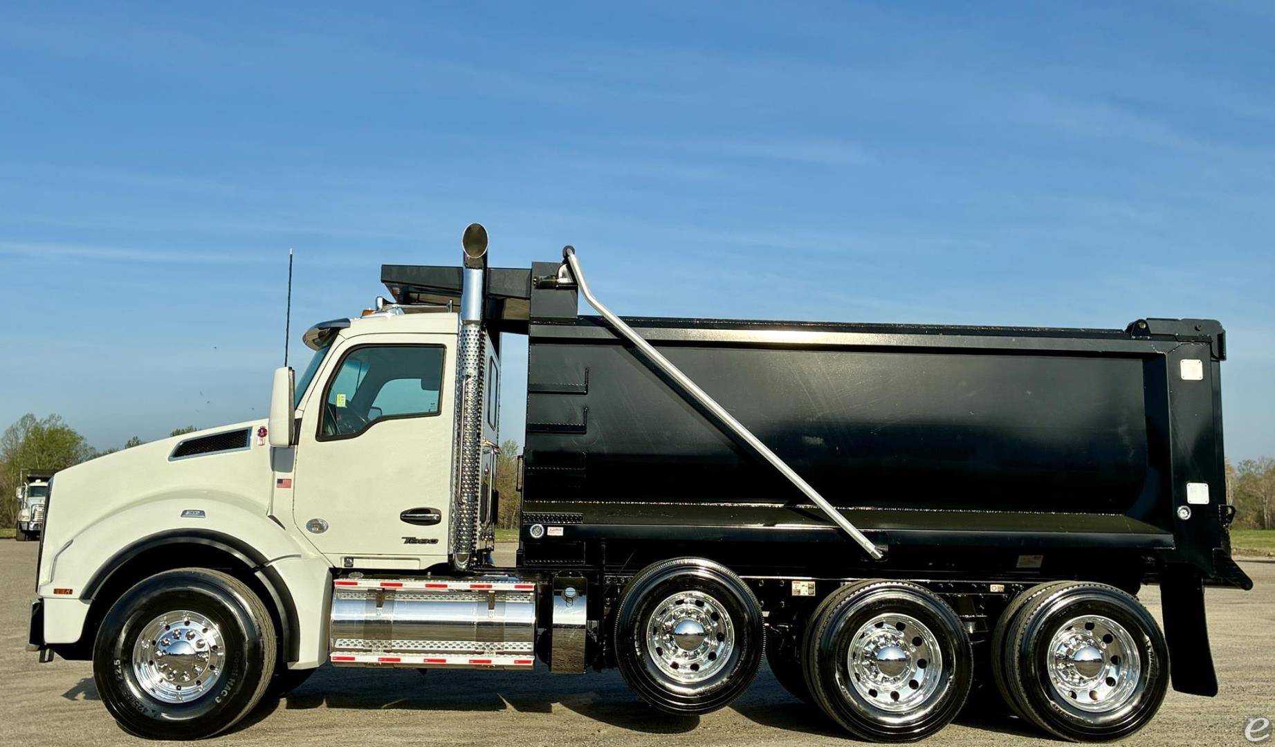 2025 Kenworth T880