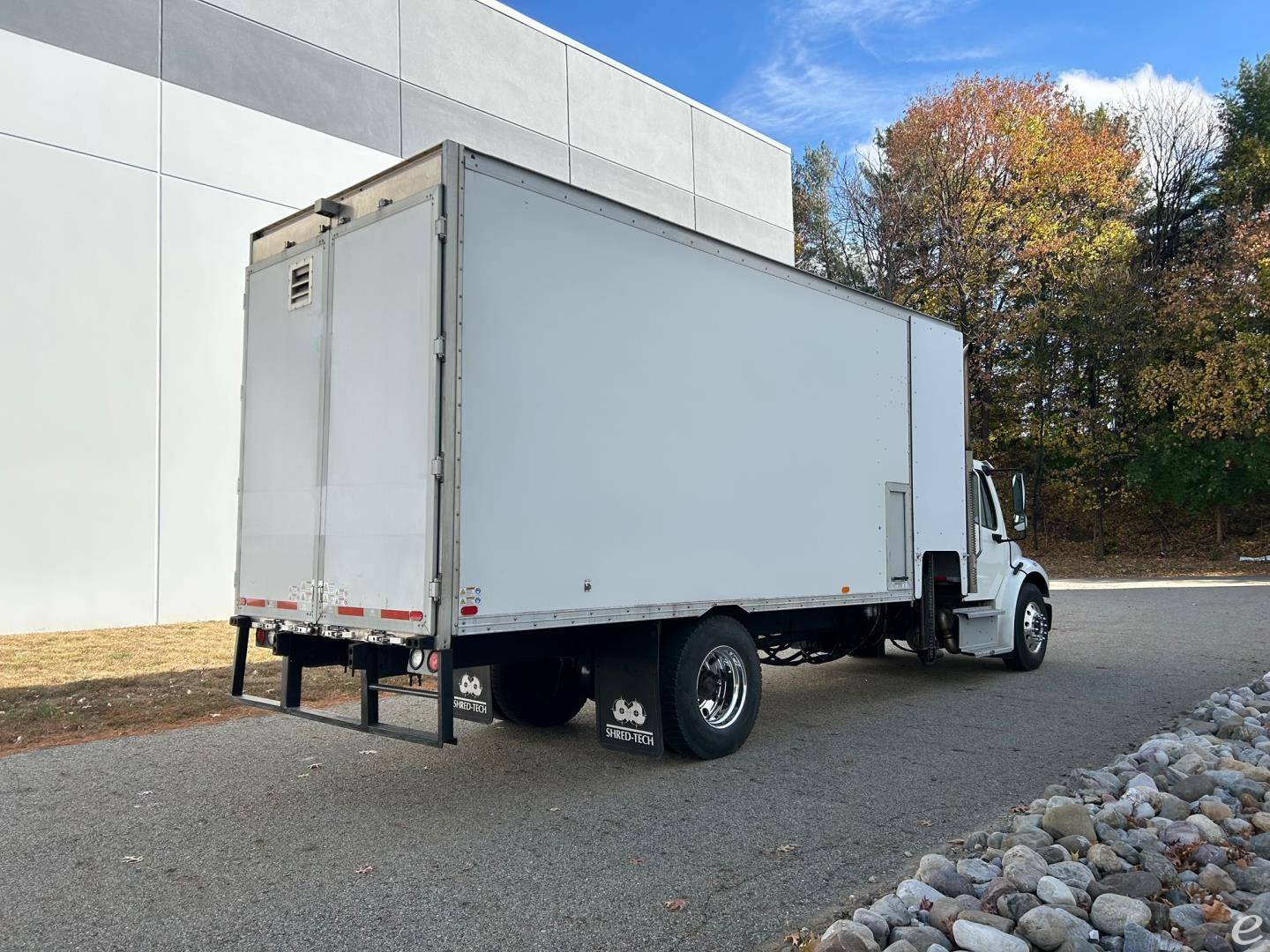 2017 Freightliner BUSINESS CLASS M2 106