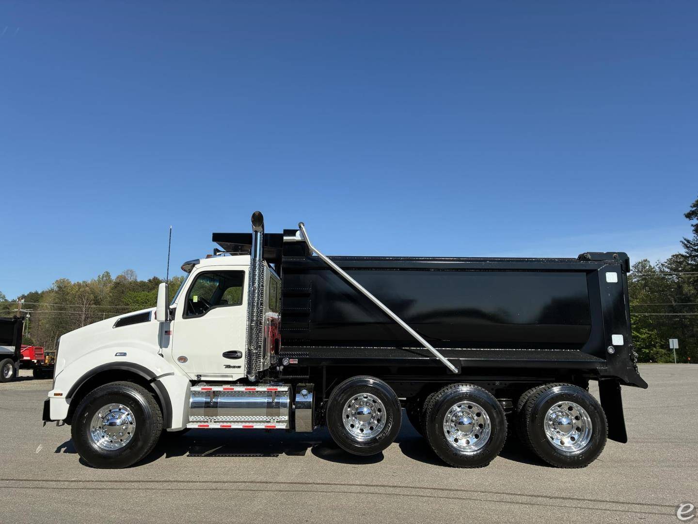 2025 Kenworth T880