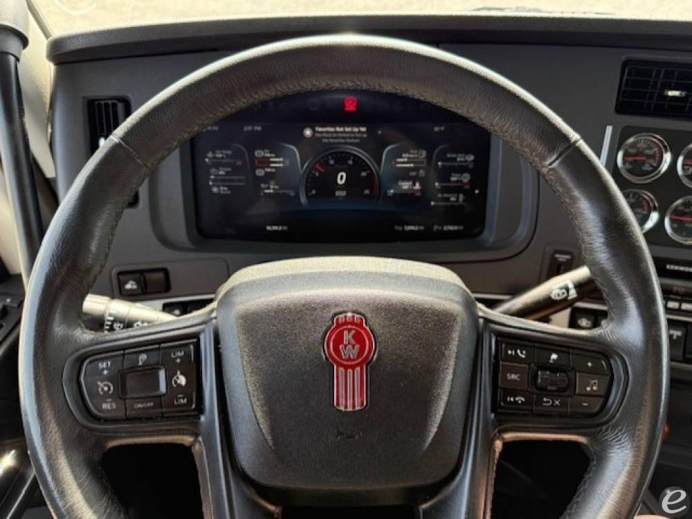 2025 Kenworth T880