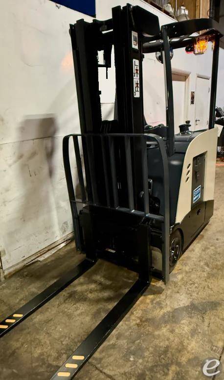 2022 Crown RC5735-30
