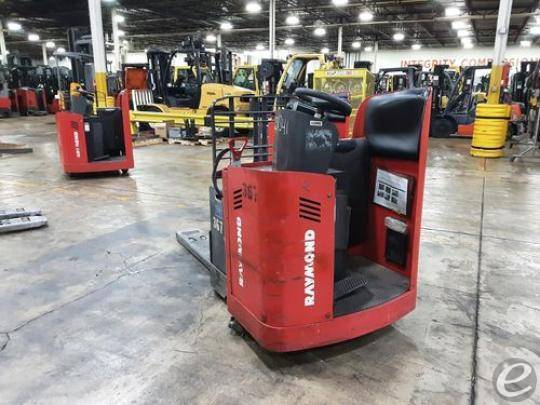 2018 Raymond 8900