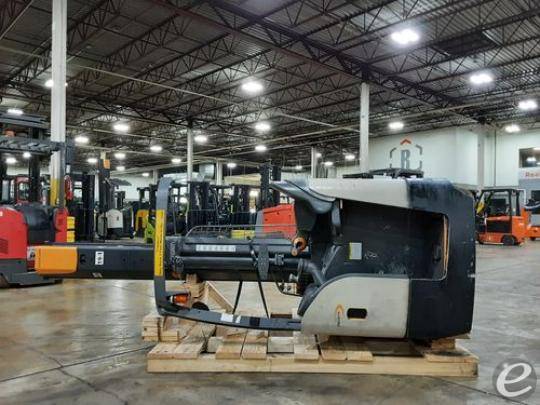 2018 Crown RMD6095S-32 Electric Reach Truck - 123Forklift
