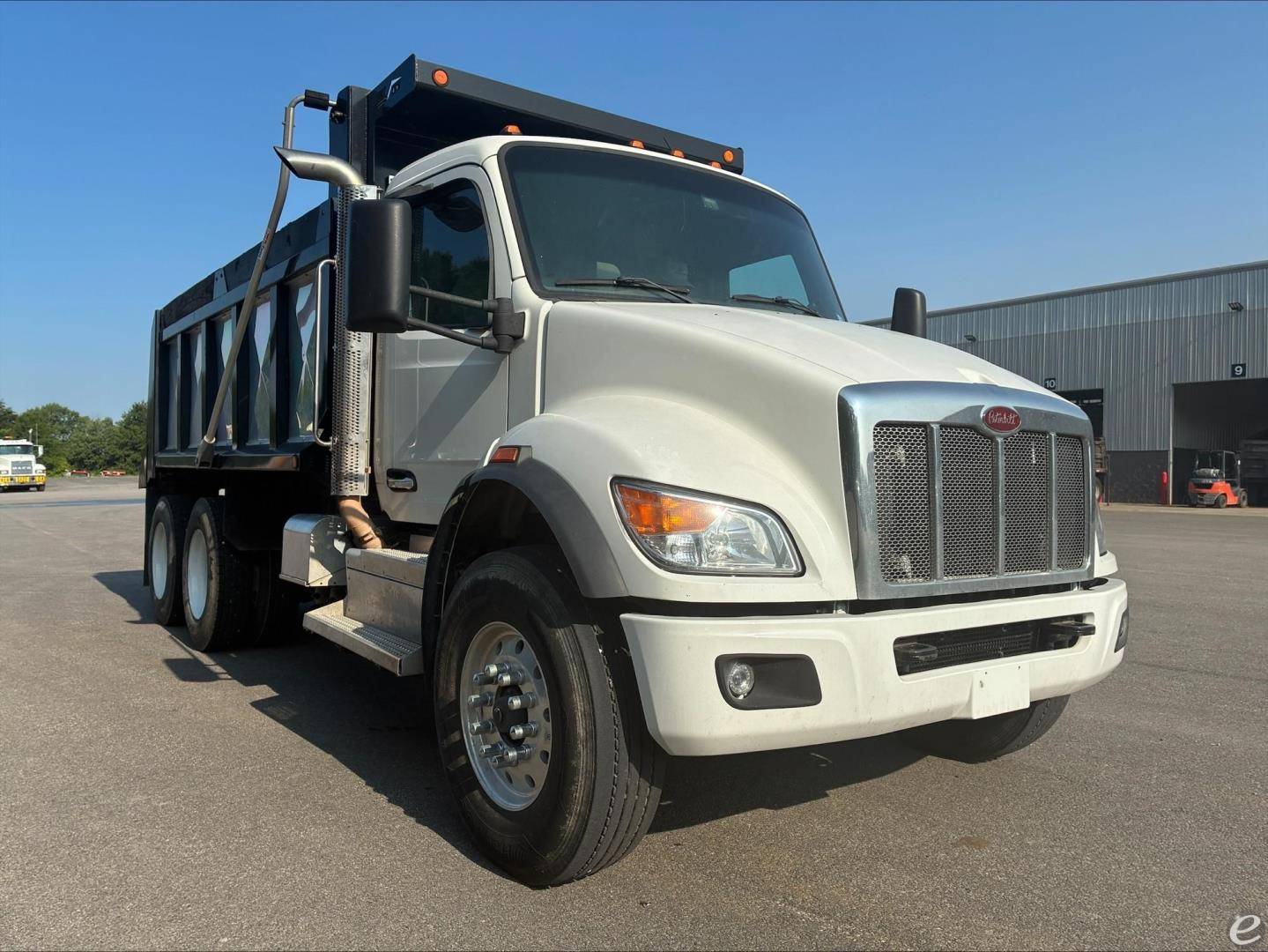 2023 Peterbilt 548