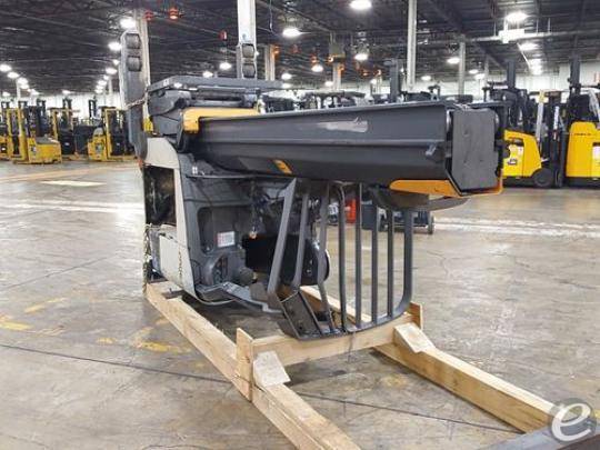 2017 Crown RMD6025-32 Electric Reach Truck - 123Forklift