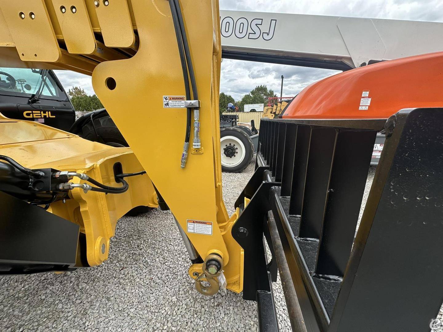 2024 Gehl TH10-55