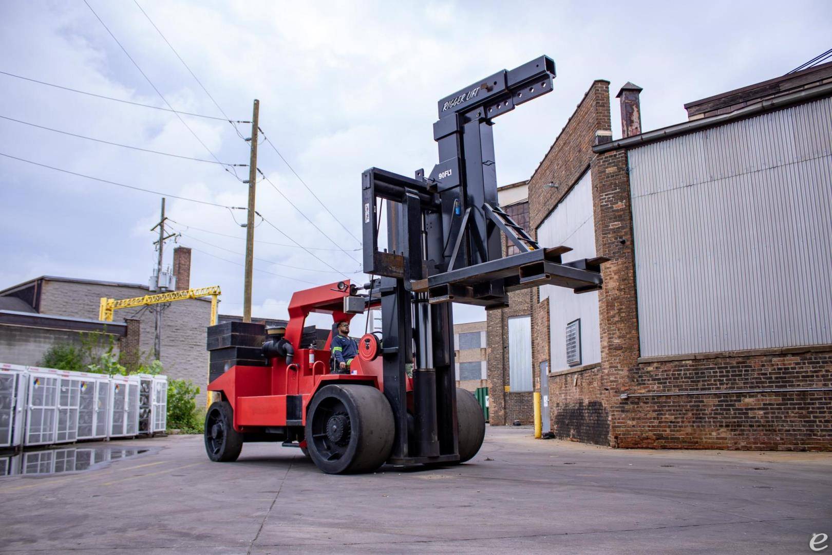 2009 Rigger Lift R90
