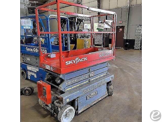 2015 Skyjack SJ-3219 Electric Scissor Lift - 123Forklift