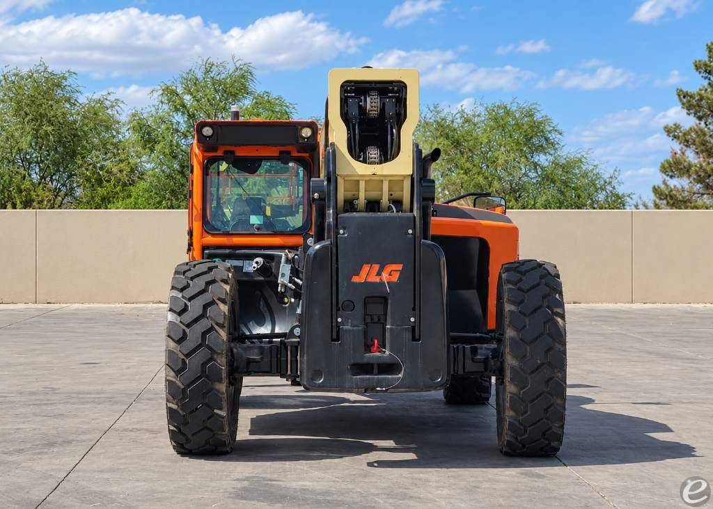 2025 JLG 1055