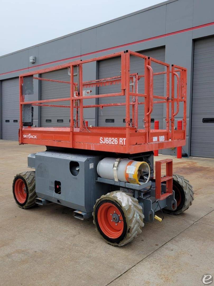 2014 Skyjack SJ6826RT Dual Fuel Scissor Lift - 123Forklift