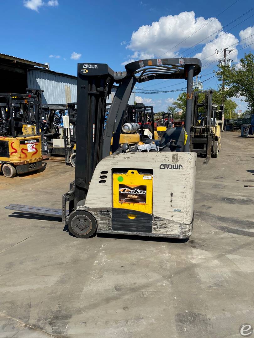 2010 Crown RC5545-40 Electric Forklift - 123Forklift