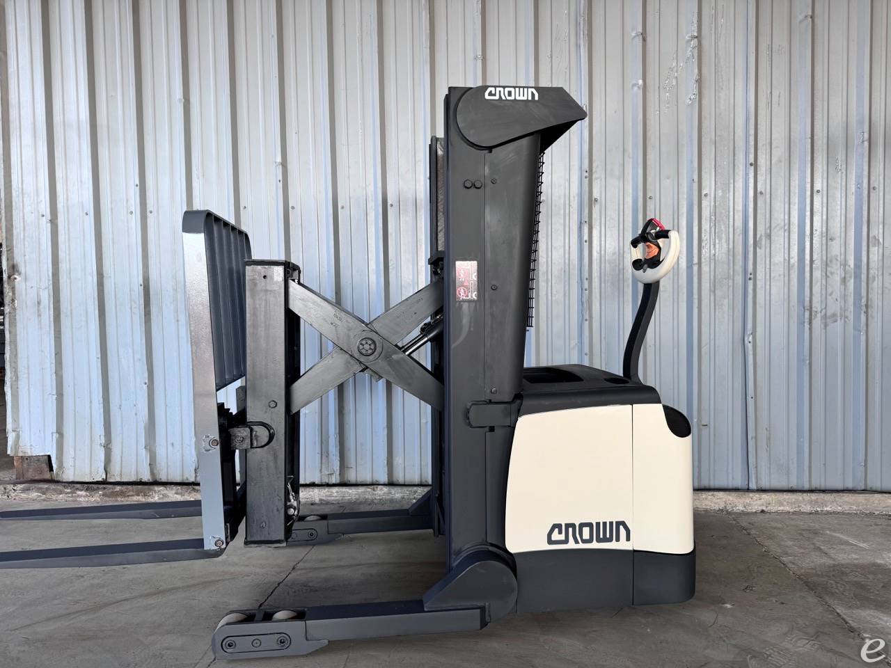 2011 Crown SHR5540-35 Electric Forklift - 123Forklift