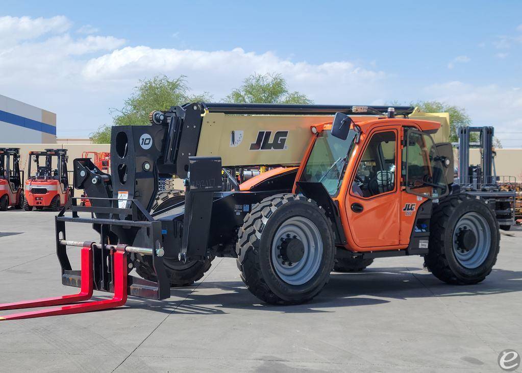 2025 JLG 1055
