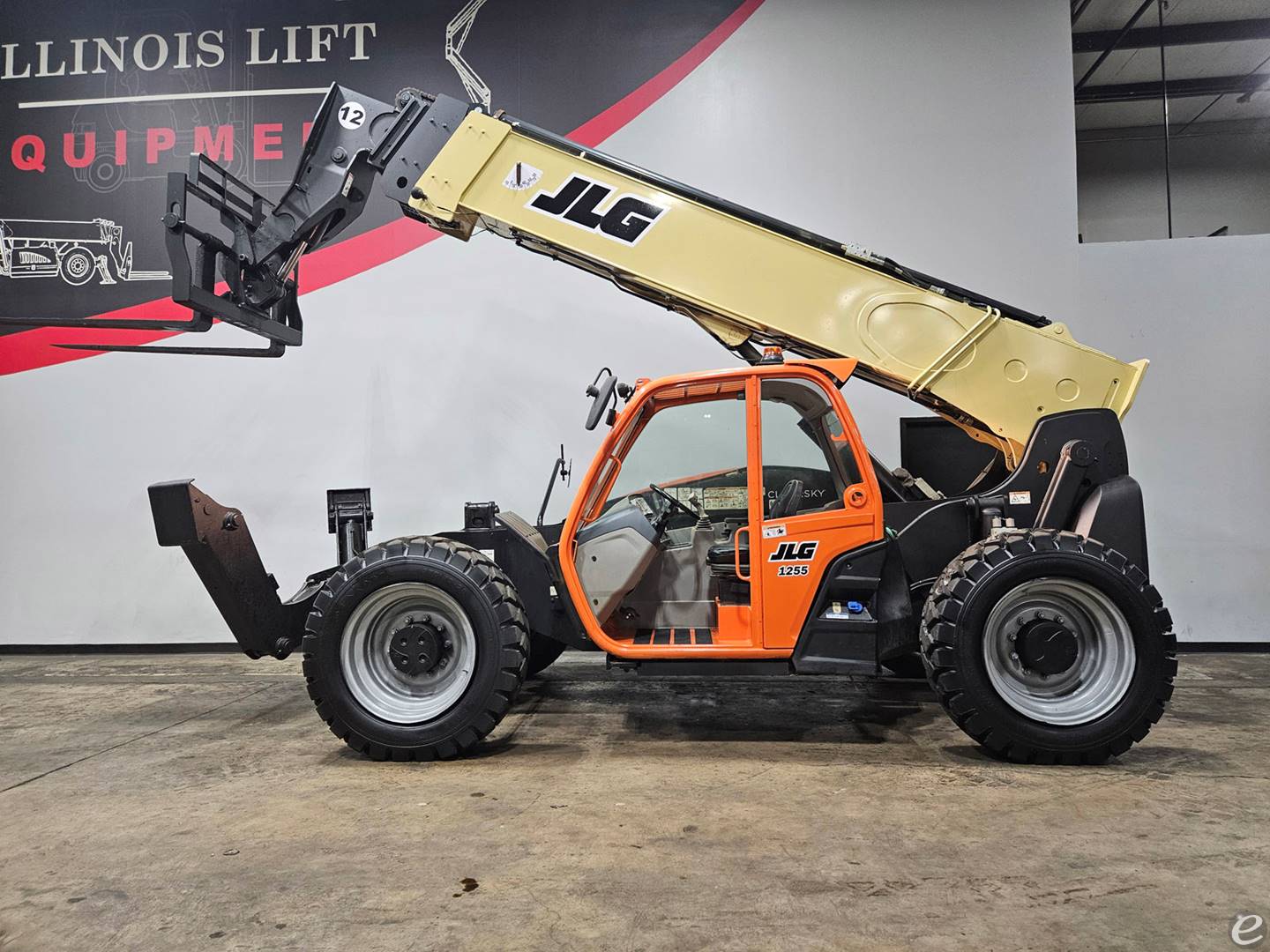 2018 JLG 1255