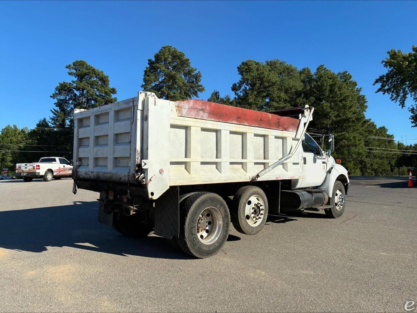 2006 Ford F750 XLT SD