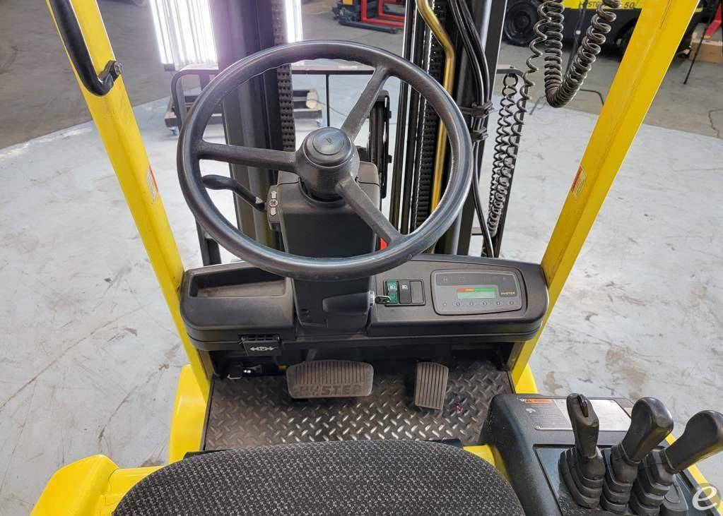 2001 Hyster E60XM2-33