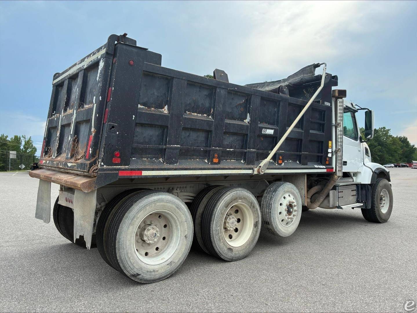 2022 Volvo VHD84F200