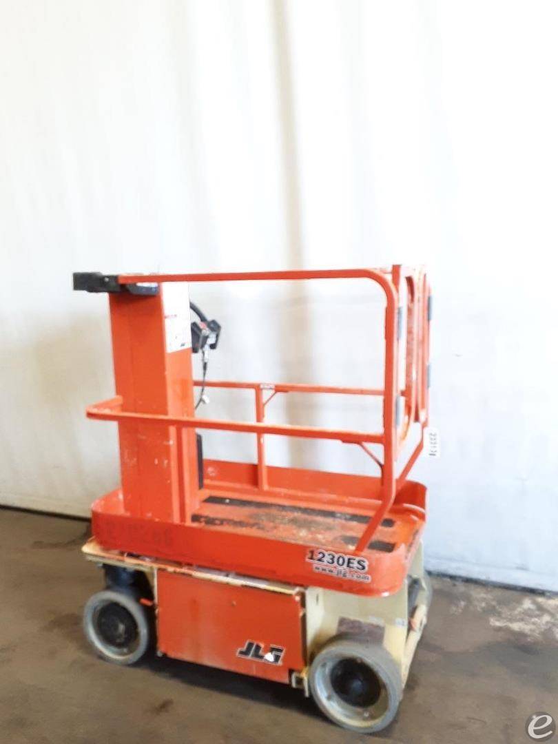 2013 JLG 1230ES