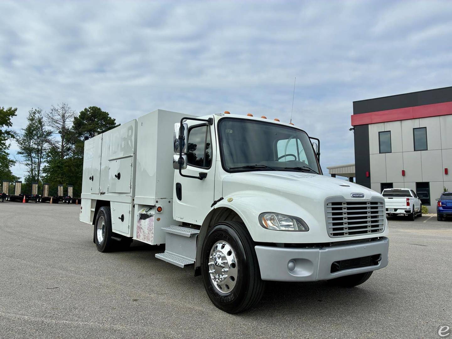 2016 Freightliner BUSINESS CLASS M2 106