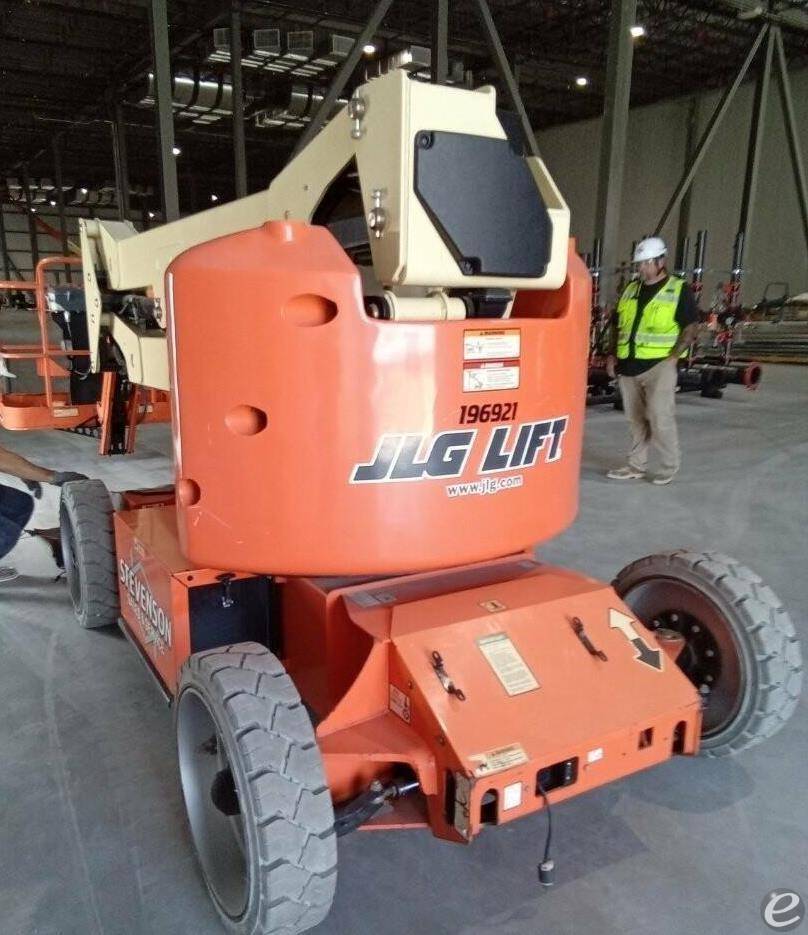 2015 JLG E450AJ