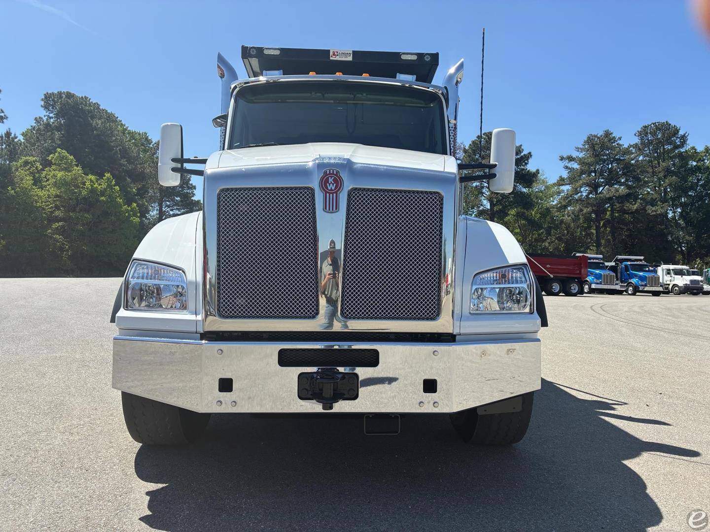2025 Kenworth T880