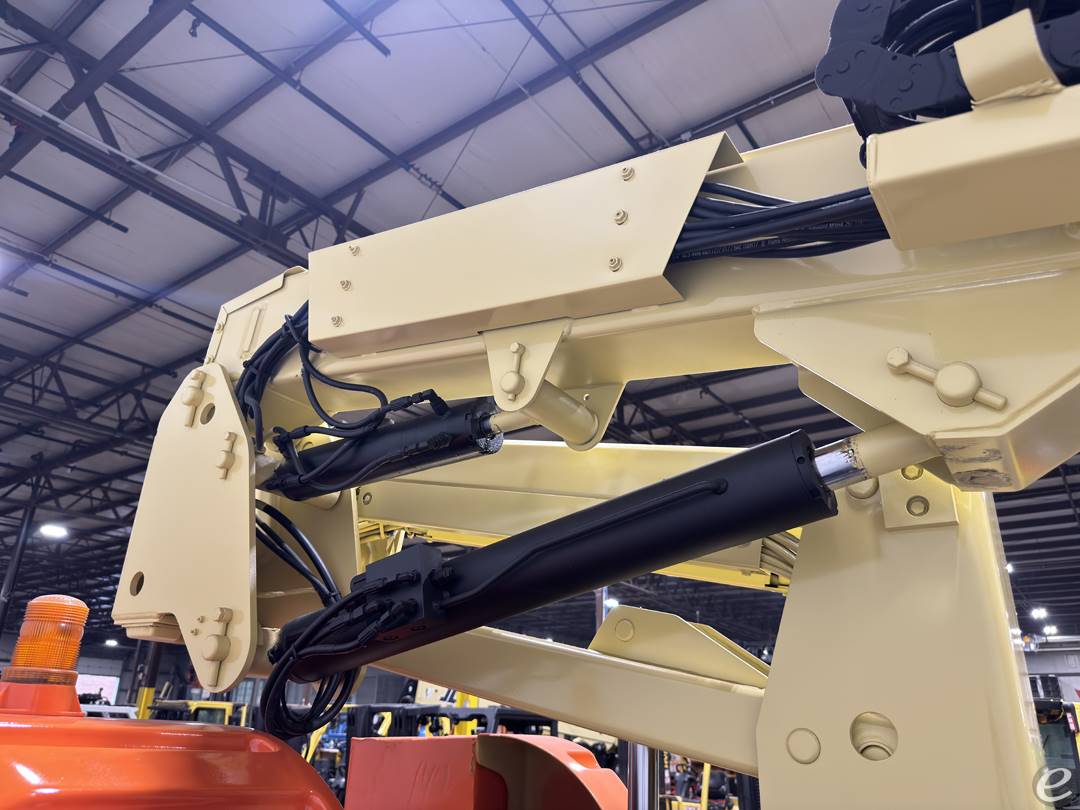 2014 JLG E300AJP