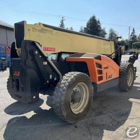 2018 JLG 1055